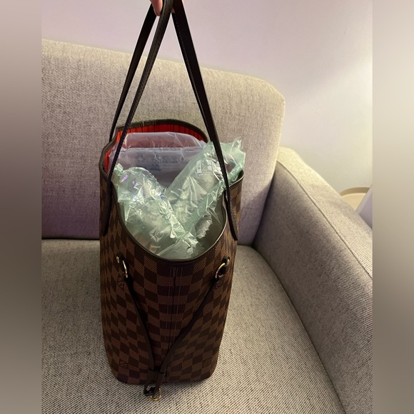 LOUIS VUITTON NEVERFULL MM DAMIER with Cherry Red Lining **rarely used** - Picture 6 of 13